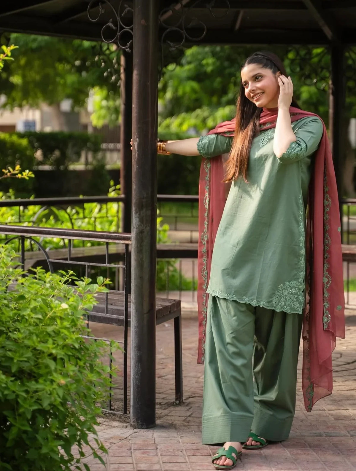 Pista Zola Embroidered 3 Piece